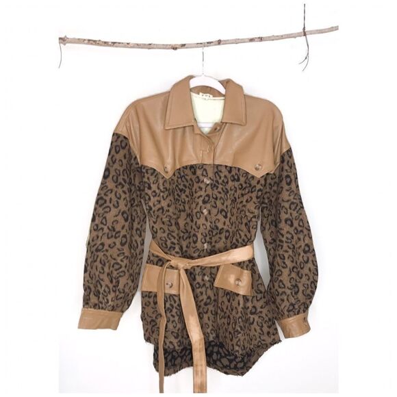 𝅺LEOPARD Print Jacket with Vegan Leather Accents - Picture 13 of 14